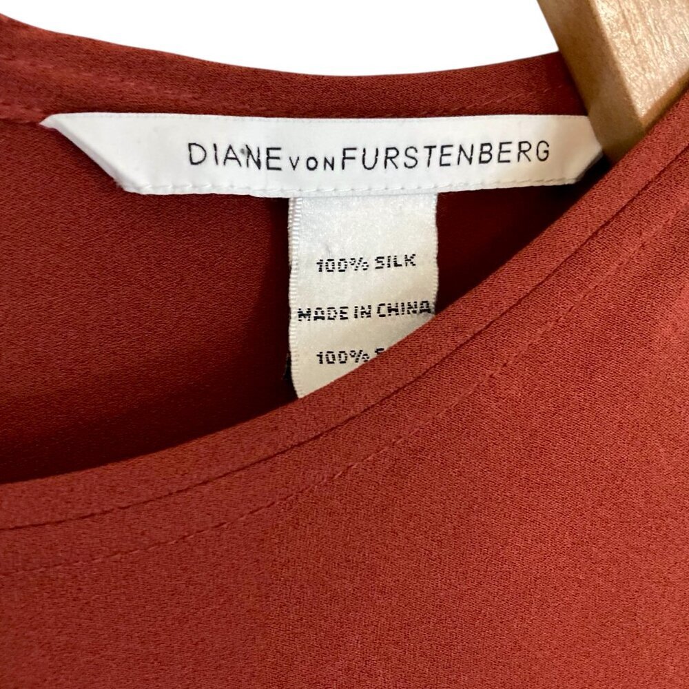 DIANE VON FURSTENBERG Kimian Silk Pintucked Keyhole Dress - Picture 5 of 11